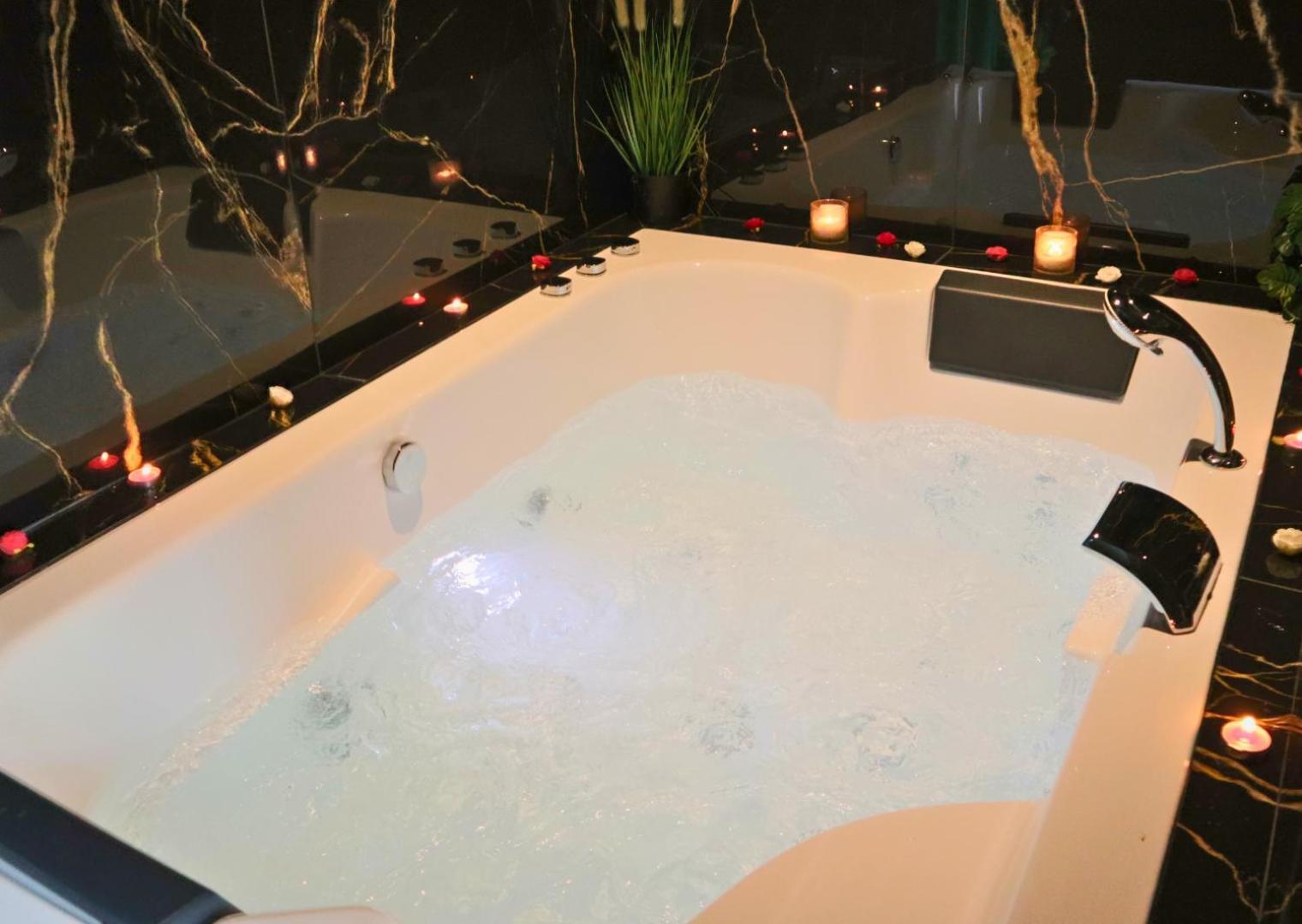 Sejour Detente A Saint-Omer - Jacuzzi Prive, Terrasse, Centre-Ville Et Parking Gratuit Εξωτερικό φωτογραφία